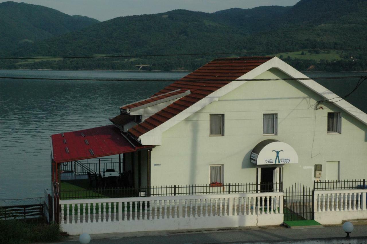 Casa Yuppy Du Lägenhet Ieşelniţa Exteriör bild