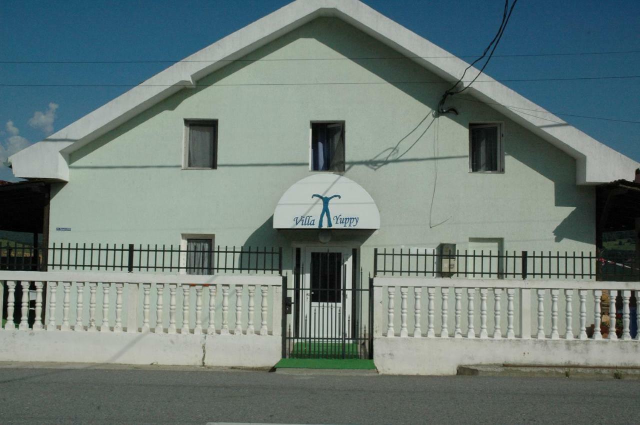 Casa Yuppy Du Lägenhet Ieşelniţa Exteriör bild
