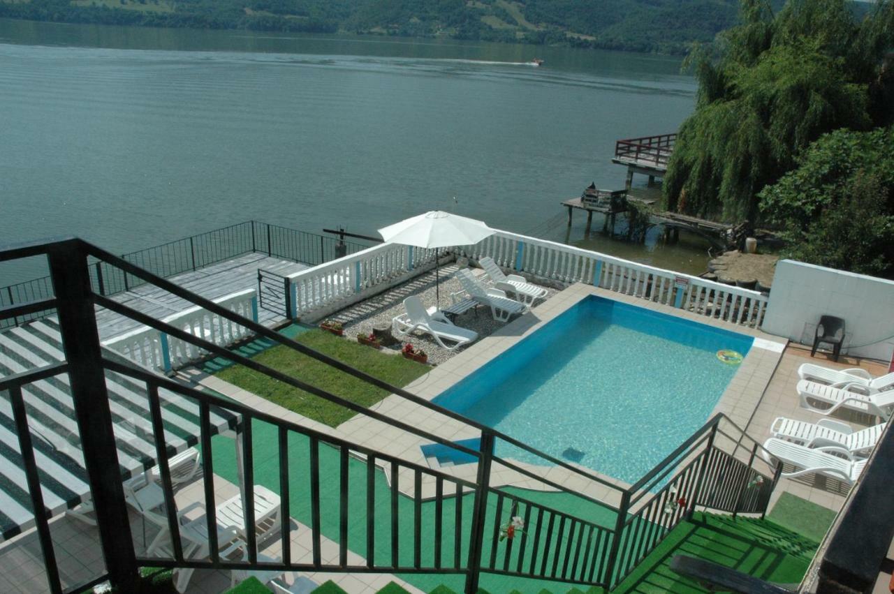 Casa Yuppy Du Lägenhet Ieşelniţa Exteriör bild
